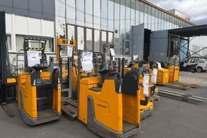 Nov&eacute; naskladnenie: Použit&eacute; vysokozdvižn&eacute; zakladače a elektrick&eacute; voz&iacute;ky Jungheinrich v Banskej Bystrici &mdash; novinky Booster Lift