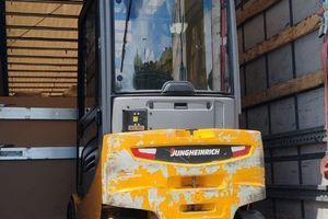 Predaj a odoslanie Jungheinrich EFG 320 do Rumunska &mdash; novinky Booster Lift