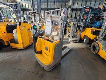 Použit&aacute; manipulačn&aacute; technika Jungheinrich EJC 110 li-ion 2.5m/ 1544mh/ 2021y &mdash; Booster Lift
