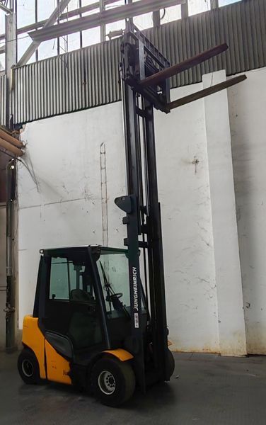 Použit&aacute; manipulačn&aacute; technika Jungheinrich DFG430s /5828mh/ 4.3m/ 2014y &mdash; Booster Lift