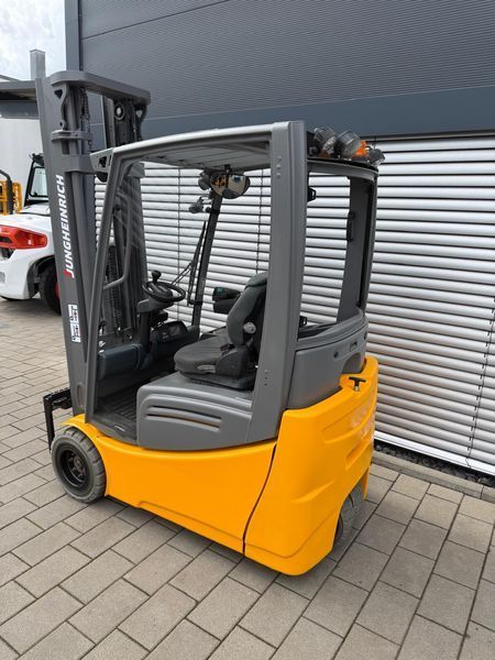 Used material handling equipment Jungheinrich EFG 218K &mdash; Booster Lift