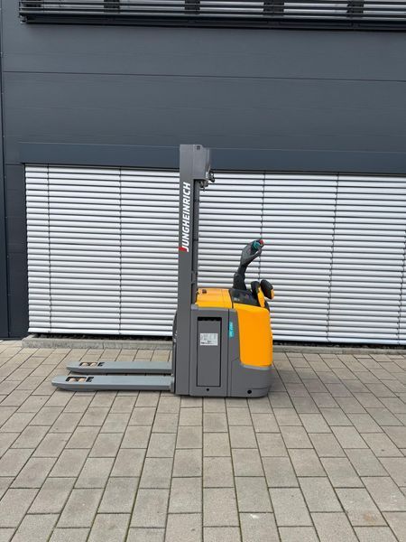 Použit&aacute; manipulačn&aacute; technika Jungheinrich ERC 216z - 525DZ Triplex Initalhub &mdash; Booster Lift