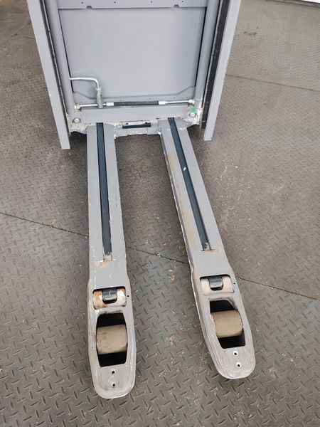 Použit&aacute; manipulačn&aacute; technika Jungheinrich EJC 214z 2.9m/ 164mh &mdash; Booster Lift