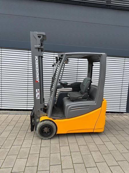 Použit&aacute; manipulačn&aacute; technika Jungheinrich EFG 218K &mdash; Booster Lift