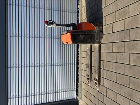 Used material handling equipment BT LWE 180 &mdash; Booster Lift