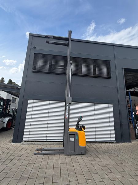 Použit&aacute; manipulačn&aacute; technika Jungheinrich ERC 216z - 525DZ Triplex Initalhub &mdash; Booster Lift