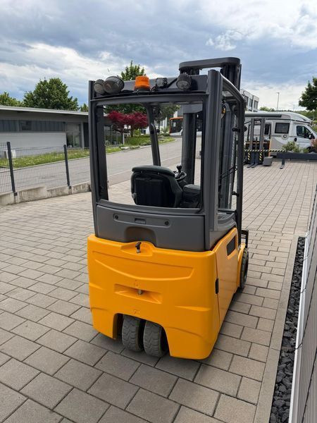 Used material handling equipment Jungheinrich EFG 218K &mdash; Booster Lift
