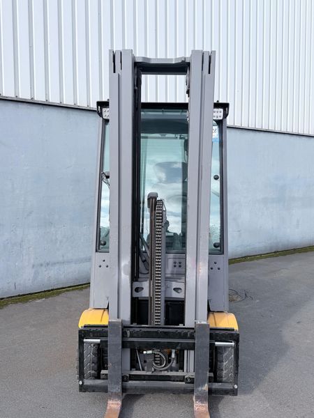 Použit&aacute; manipulačn&aacute; technika Jungheinrich EFG 216K &mdash; Booster Lift