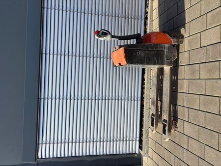 Used material handling equipment BT LWE 180 &mdash; Booster Lift