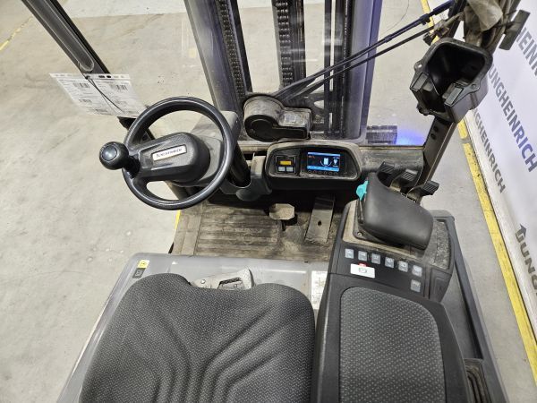 Použit&aacute; manipulačn&aacute; technika Jungheinrich EFG 218K &mdash; Booster Lift