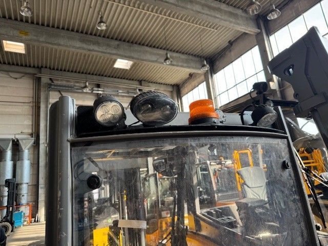 Použit&aacute; manipulačn&aacute; technika Jungheinrich EFG 218K &mdash; Booster Lift