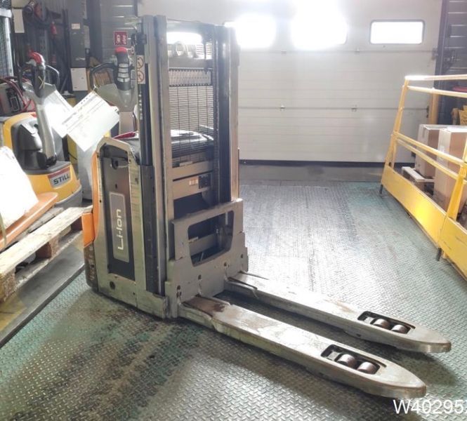 Použit&aacute; manipulačn&aacute; technika Still EXD 18 L Lithium &mdash; Booster Lift
