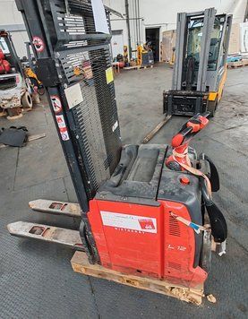 Použit&aacute; manipulačn&aacute; technika Linde L12AP DEFECT &mdash; Booster Lift