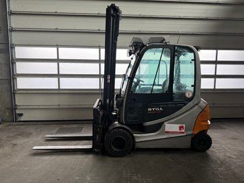 Použit&aacute; manipulačn&aacute; technika Still RX60-30L &mdash; Booster Lift