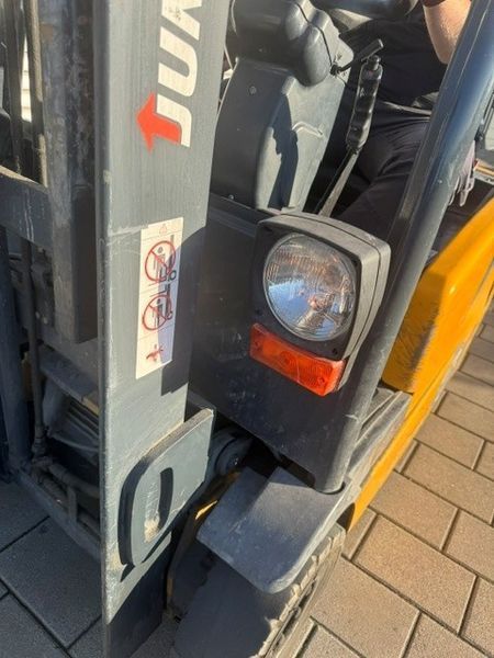 Použit&aacute; manipulačn&aacute; technika Jungheinrich EFG 215 &mdash; Booster Lift