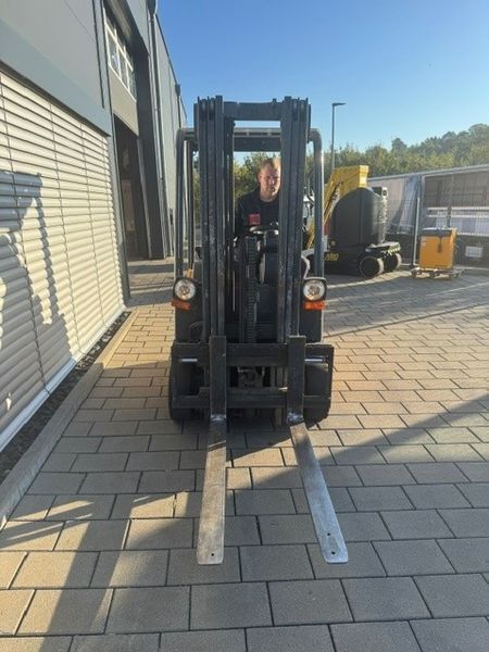 Použit&aacute; manipulačn&aacute; technika Jungheinrich EFG 215 &mdash; Booster Lift