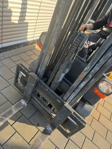 Použit&aacute; manipulačn&aacute; technika Jungheinrich EFG 215 &mdash; Booster Lift