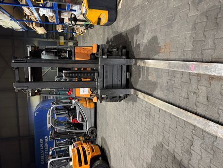 Použit&aacute; manipulačn&aacute; technika Still R70-35 &mdash; Booster Lift