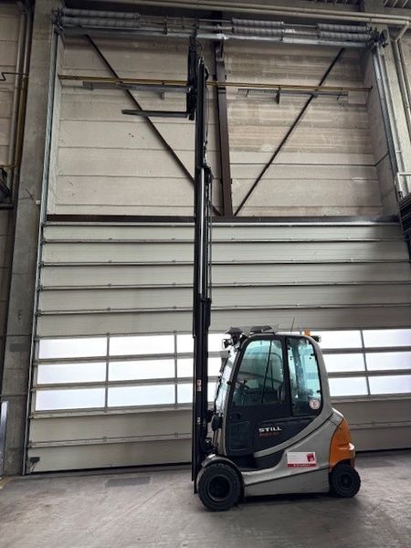 Used material handling equipment Still RX60-30L &mdash; Booster Lift
