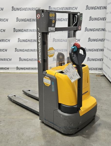 Použit&aacute; manipulačn&aacute; technika Jungheinrich EJC 110 Li-Lion &mdash; Booster Lift