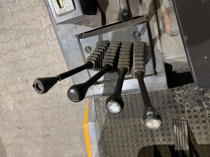 Použit&aacute; manipulačn&aacute; technika Still R70-35 &mdash; Booster Lift