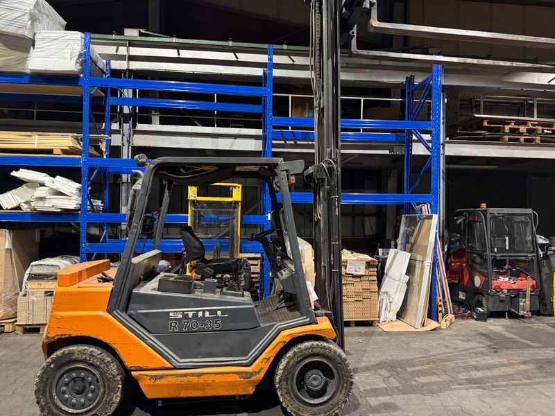 Použit&aacute; manipulačn&aacute; technika Still R70-35 &mdash; Booster Lift