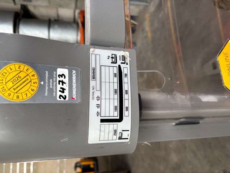 Použit&aacute; manipulačn&aacute; technika Jungheinrich EJC 110 Li-Lion &mdash; Booster Lift