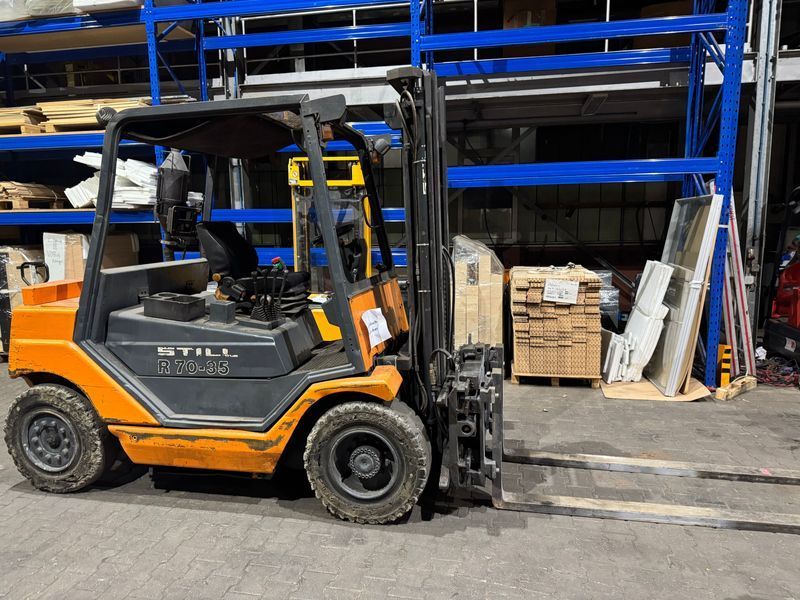 Použit&aacute; manipulačn&aacute; technika Still R70-35 &mdash; Booster Lift