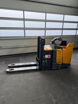 Použit&aacute; manipulačn&aacute; technika Jungheinrich ERD 220 &mdash; Booster Lift