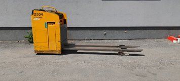 Used material handling equipment Jungheinrich ESE220 2400mm &mdash; Booster Lift