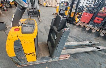 Použit&aacute; manipulačn&aacute; technika Jungheinrich ECE225 2400mm, DEFECT &mdash; Booster Lift