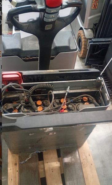 Použit&aacute; manipulačn&aacute; technika Still ECU 16 &mdash; Booster Lift