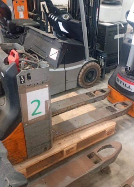Použit&aacute; manipulačn&aacute; technika Still ECU 16 &mdash; Booster Lift