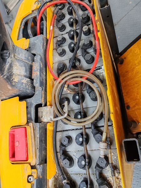 Použit&aacute; manipulačn&aacute; technika Jungheinrich ECE225 2400mm, DEFECT &mdash; Booster Lift