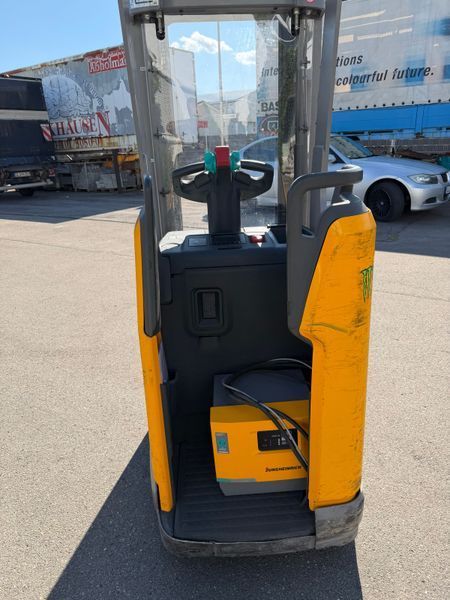 Použit&aacute; manipulačn&aacute; technika Jungheinrich ERC 214i lion 4.7m/ 2022y/ 1059h &mdash; Booster Lift
