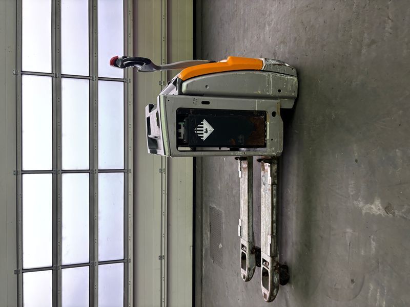 Used material handling equipment Still EXH 30 Lithium &mdash; Booster Lift
