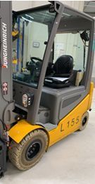 Použit&aacute; manipulačn&aacute; technika Jungheinrich EFG 425KS &mdash; Booster Lift