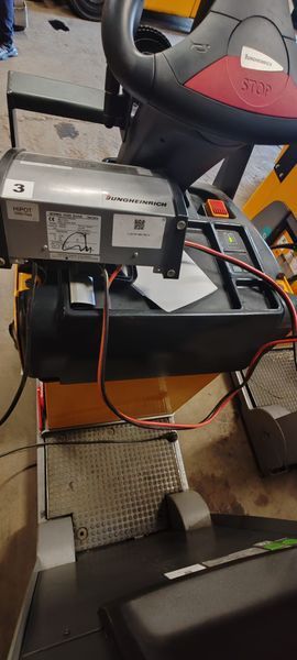 Použit&aacute; manipulačn&aacute; technika Jungheinrich EZS130 &mdash; Booster Lift