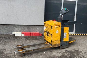 Used material handling equipment Jungheinrich ERE120 &mdash; Booster Lift