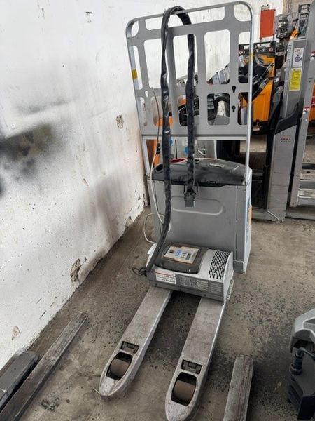 Použit&aacute; manipulačn&aacute; technika Still EXU 16 LI-Ion &mdash; Booster Lift