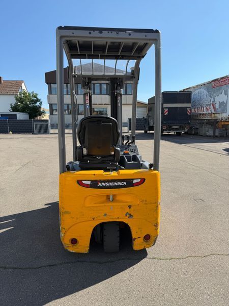 Použit&aacute; manipulačn&aacute; technika Jungheinrich EFG115 4.5m/ 2021y/ 828h &mdash; Booster Lift