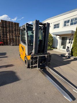Used material handling equipment Jungheinrich EFG S30 4.7m/ 4v/ 5379h &mdash; Booster Lift