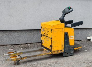 Used material handling equipment Jungheinrich ERE120 &mdash; Booster Lift