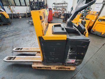 Použit&aacute; manipulačn&aacute; technika Jungheinrich ERD 120 defect &mdash; Booster Lift
