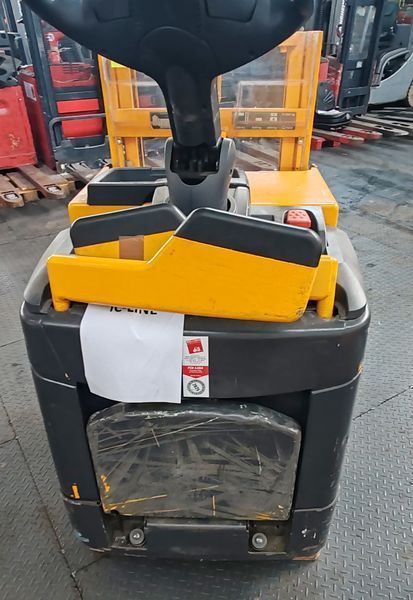 Použit&aacute; manipulačn&aacute; technika Jungheinrich ERD 120 defect &mdash; Booster Lift
