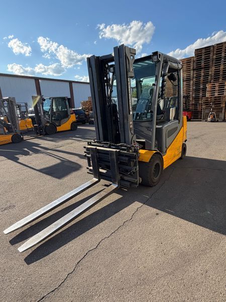 Used material handling equipment Jungheinrich EFG S30 4.7m/ 4v/ 5379h &mdash; Booster Lift