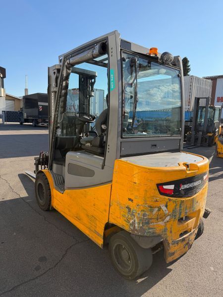 Used material handling equipment Jungheinrich EFG S30 4.7m/ 4v/ 5379h &mdash; Booster Lift