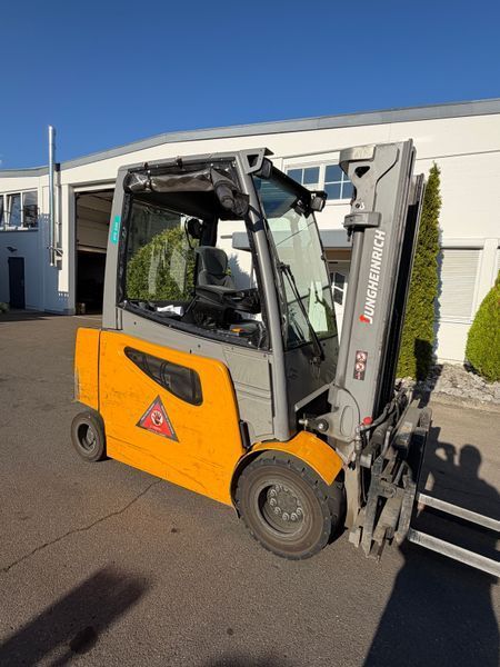 Použit&aacute; manipulačn&aacute; technika Jungheinrich EFG S30 4.7m/ 4v/ 5379h &mdash; Booster Lift