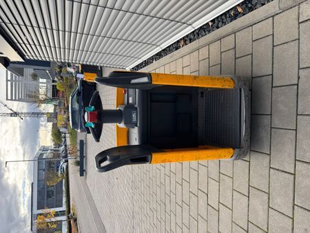 Použit&aacute; manipulačn&aacute; technika Jungheinrich ERE 120 FP Baujahr 2021 Lithium &mdash; Booster Lift
