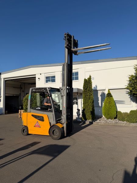 Used material handling equipment Jungheinrich EFG S30 4.7m/ 4v/ 5379h &mdash; Booster Lift
